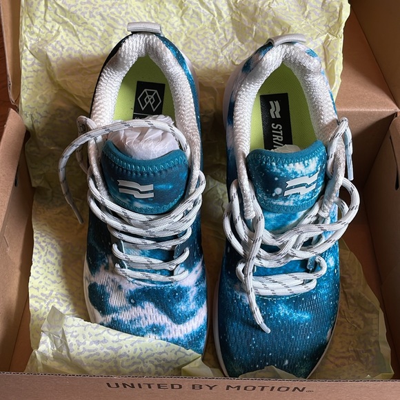 Strike movement workout shoes, size 7.5 - Picture 6 of 7